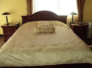 קיטו Hotel Suites Gonzalez Suarez 3*,  אקוודור