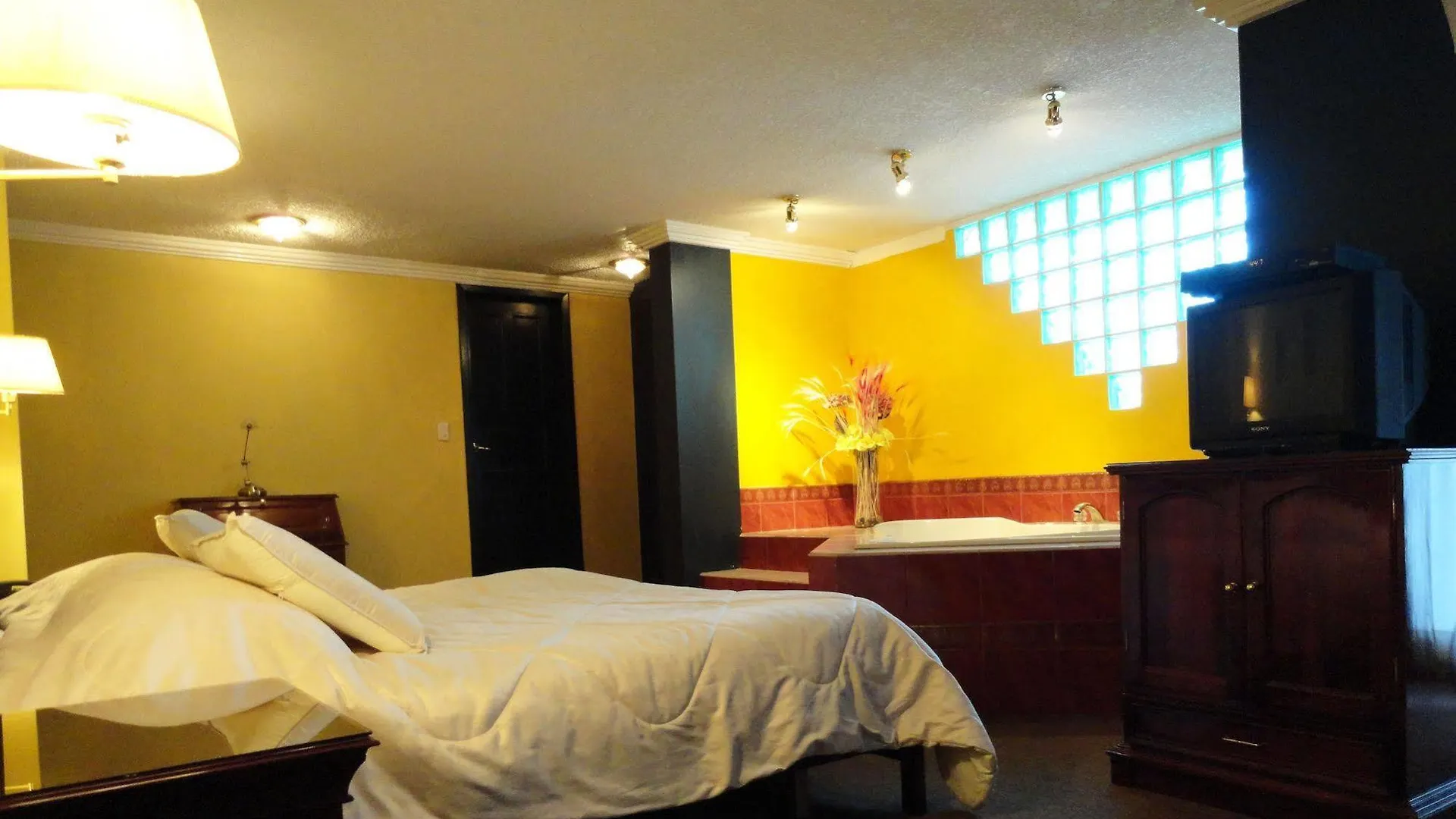 קיטו Hotel Suites Gonzalez Suarez 3*,  אקוודור
